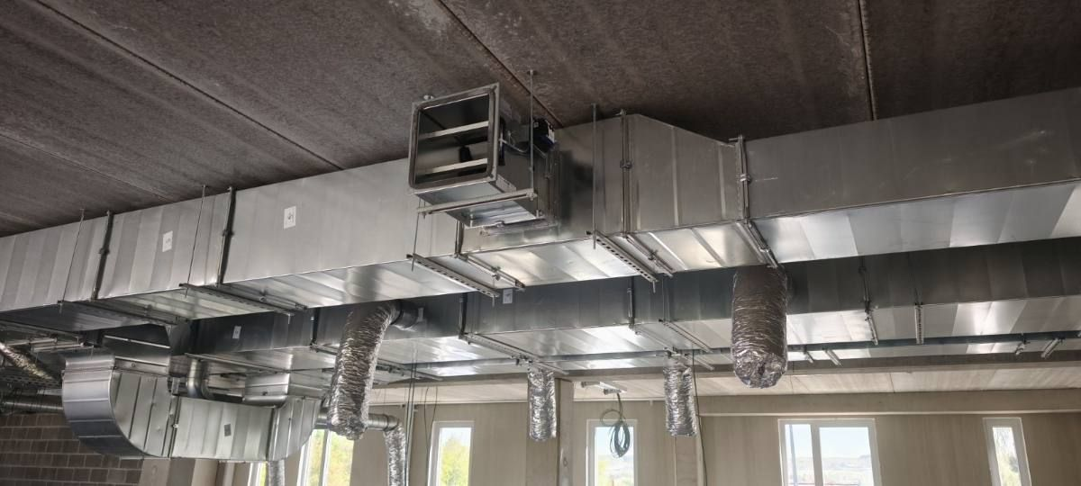Réseau principal, VAV et raccordements flexibles vers les diffuseurs.